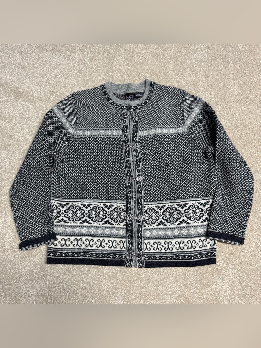 Skyr Wool Cardigan Sweater Women’s XL Gray Black Nordic Isle Metal Clasp Close